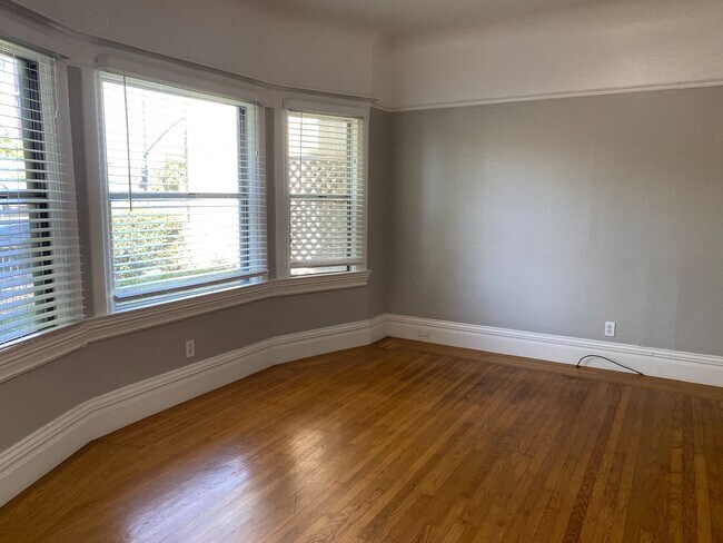 Building Photo - 5824-5826 Telegraph Ave
