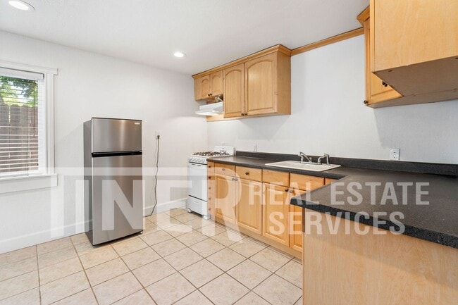 Building Photo - 652 Dittmar Way