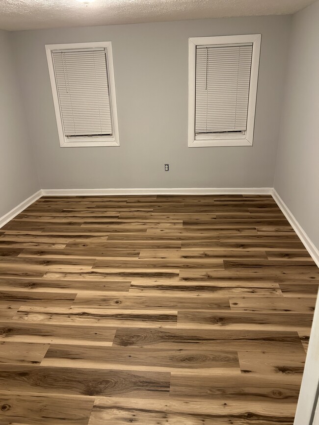 Master Bedroom - 406 N Union Ave