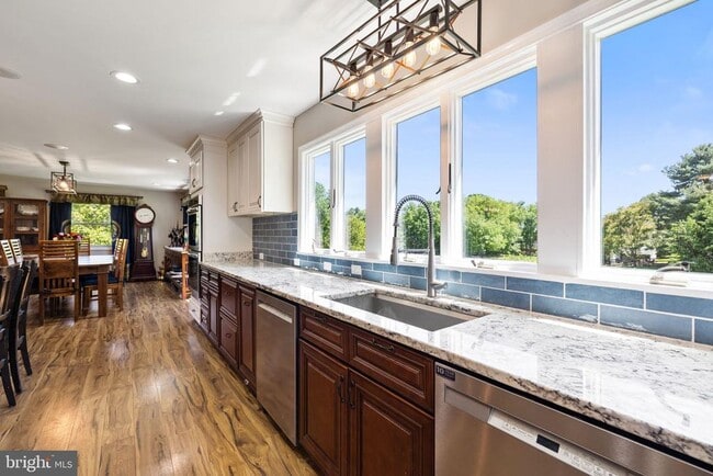 Building Photo - 4301 Mountain View Dr