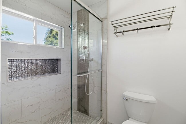 Building Photo - Remodeled 3-Bedroom 2.5-Bathroom Barron Park Home