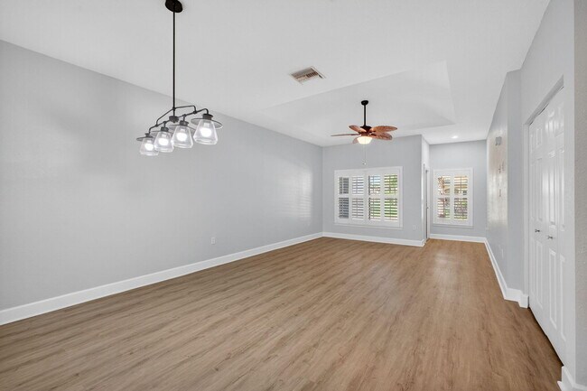 Building Photo - 1827 Pelican Dr