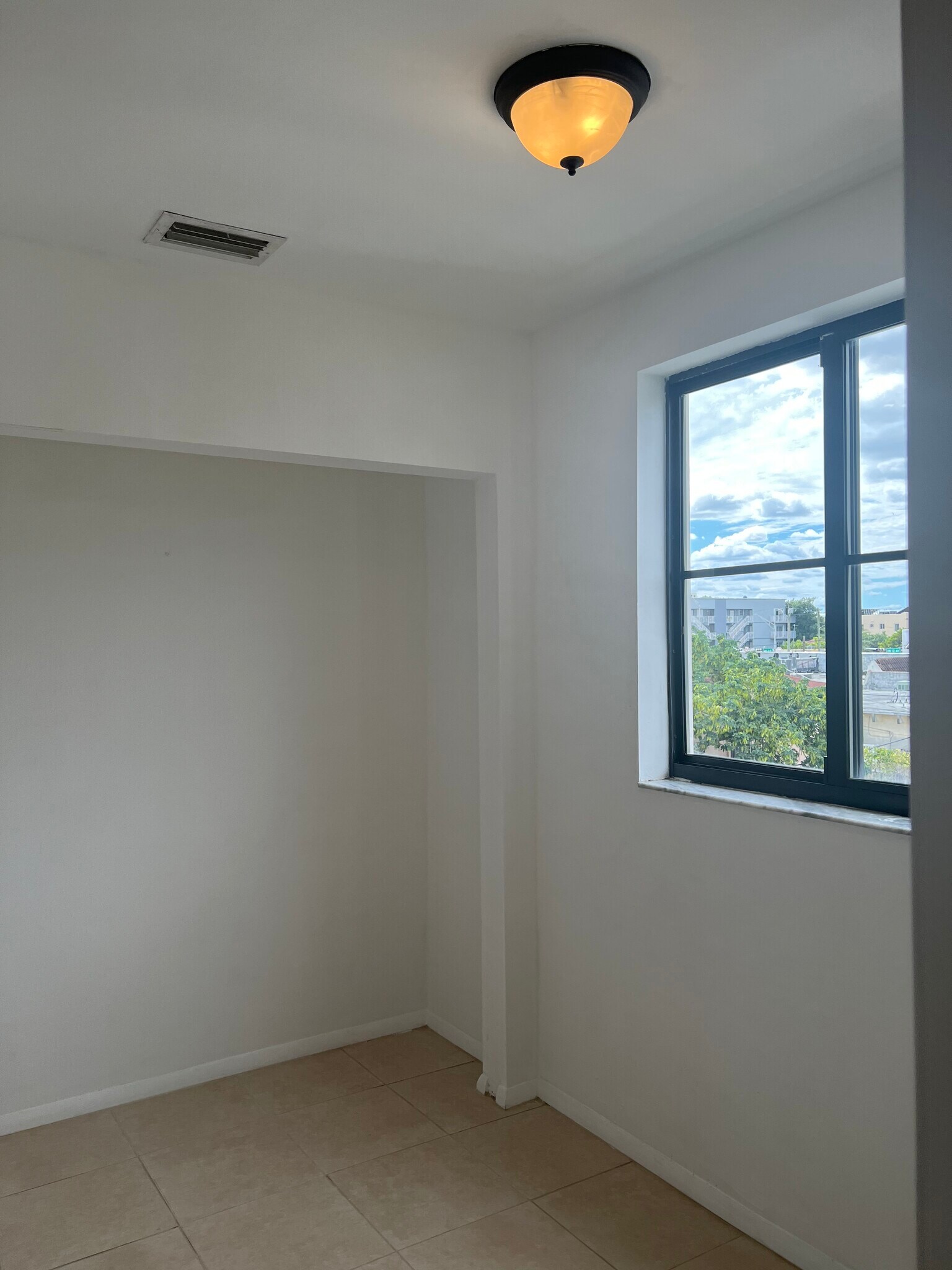 Building Photo - 1134 NW 5th St