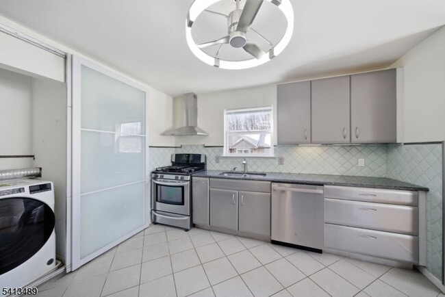 Building Photo - 8 Jennifer Dr