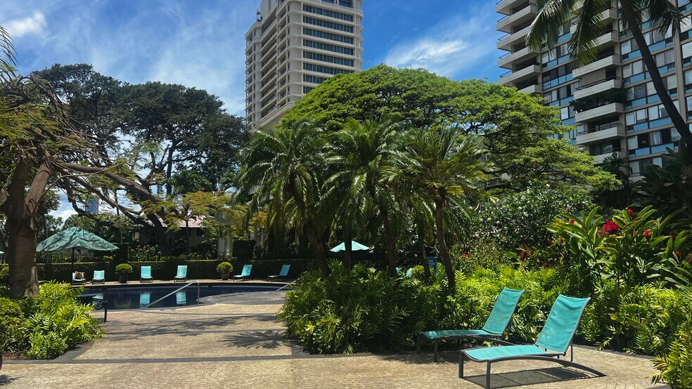 Building Photo - 2333 Kapiolani Blvd