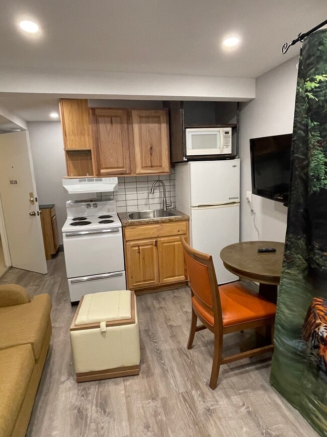 Building Photo - 351 S Elizabeth St