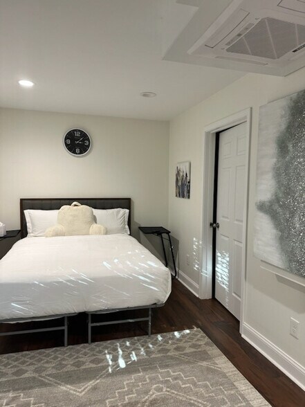 Building Photo - 107 David St