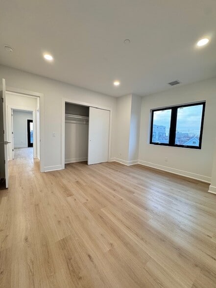 Building Photo - 85 W High St