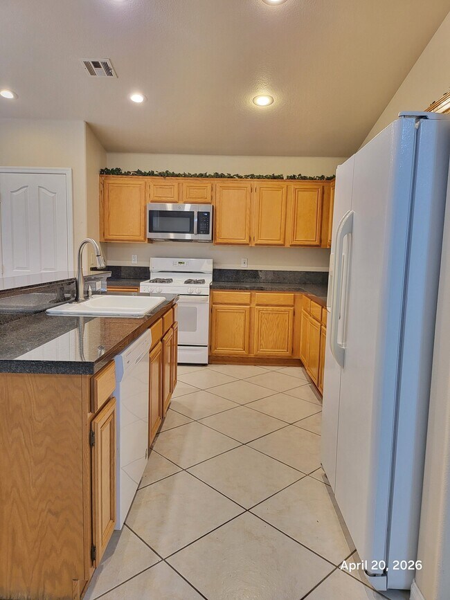 Building Photo - 9045 San Marin St