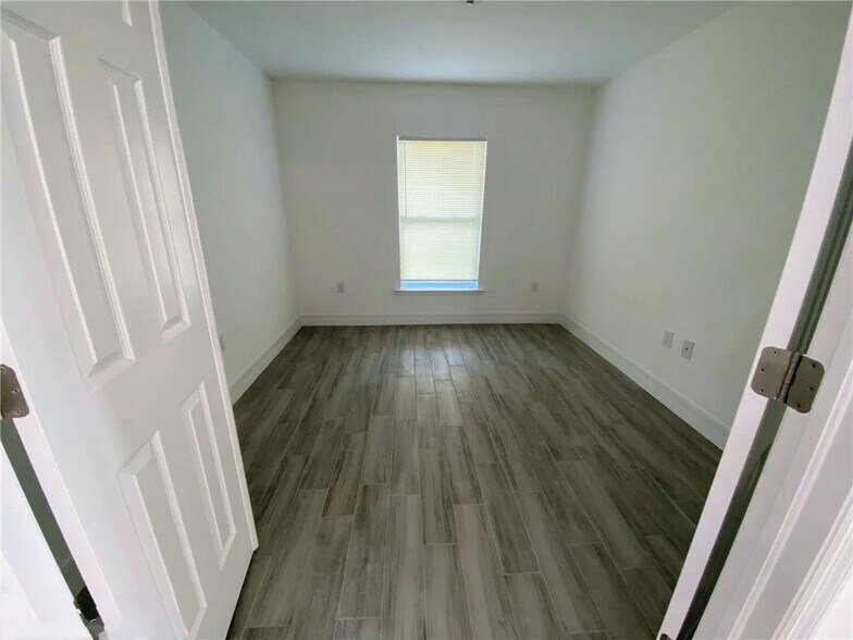 Building Photo - 5010 Locke Ln