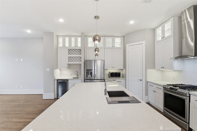 Building Photo - 1716 Ovid St