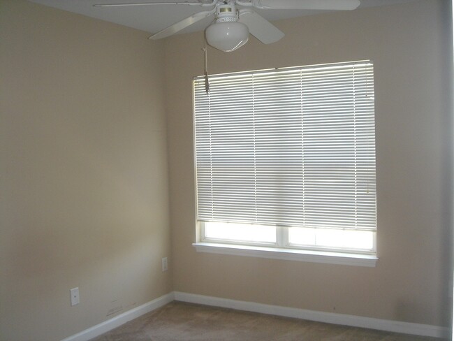 Building Photo - Student friendly! Large 5 BR, near WB and UNCW fireplace,  2 car garage , deck