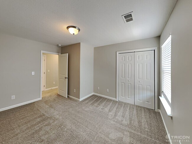 Building Photo - 208 Chestnut Oak Ln