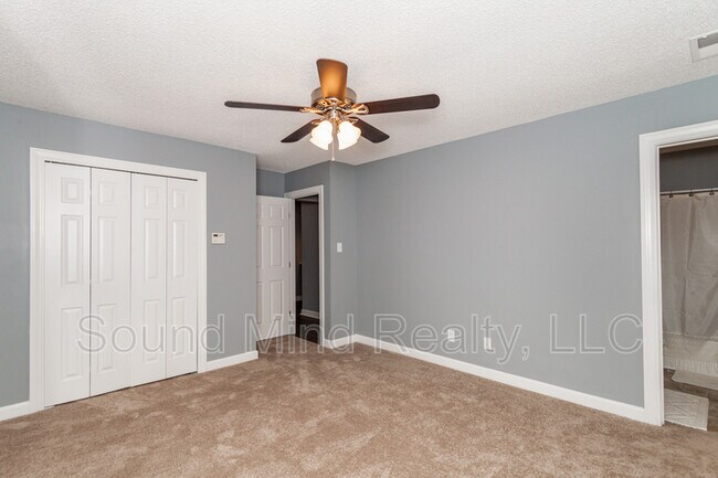 Building Photo - 2113 Tanglewood Rd