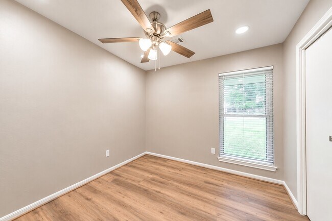 Building Photo - 24615 Shellbrook Dr
