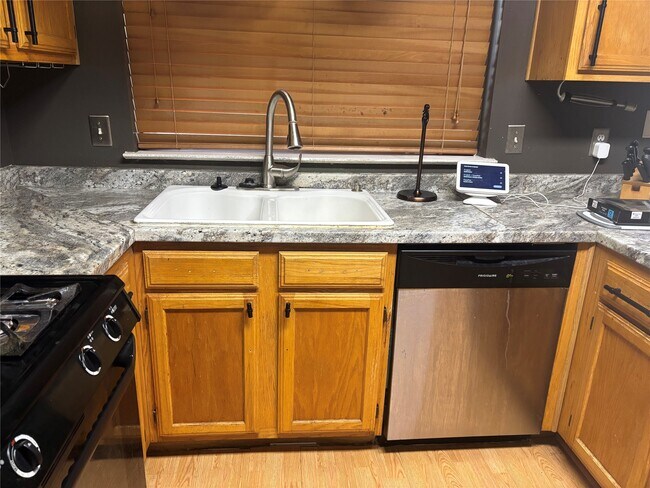 Building Photo - 2502 Colleen Dr