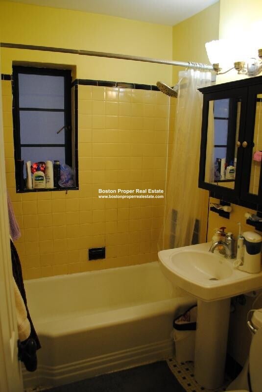 Building Photo - 69 Strathmore Rd