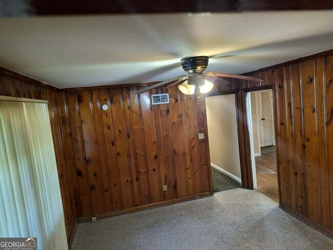 Building Photo - 4748 Sylvan Dr