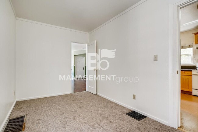 Building Photo - LOCATION, LOCATION, LOCATION! Spacious S Portland Home Walking Distance to PSU and Downtown! MUST...