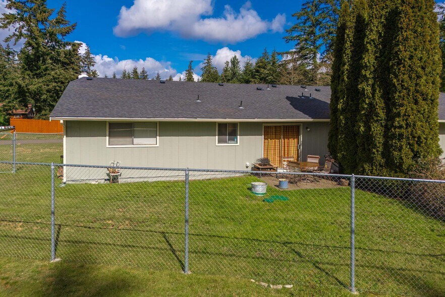 Building Photo - 523 159th St E