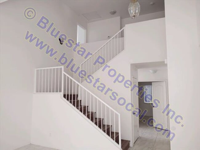 Building Photo - 6 bedroom home!  Available Now!
