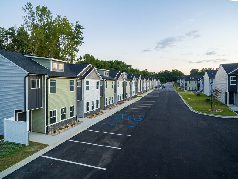 Building Photo - 272 Halo Dr
