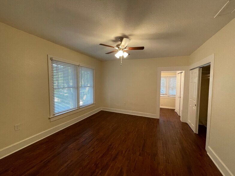 Building Photo - 1032 Granville Ct N