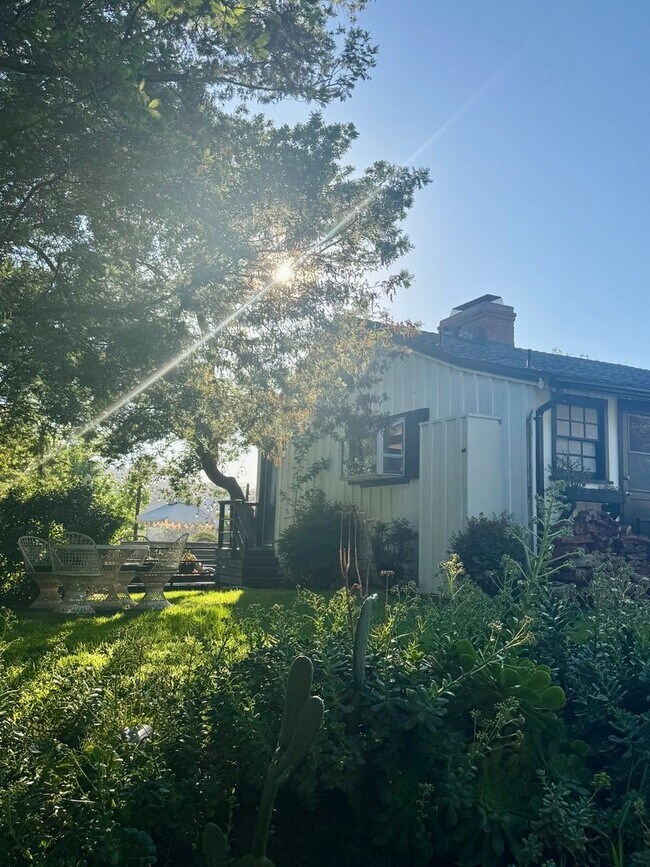 Building Photo - 2828 Laurel Canyon Pl