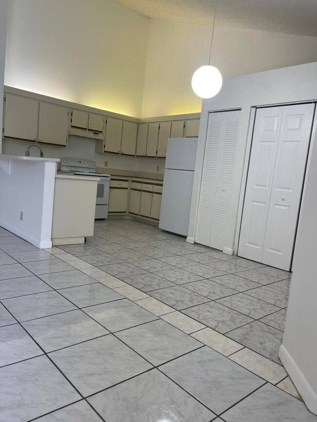 Building Photo - 4379 Woodstock Dr