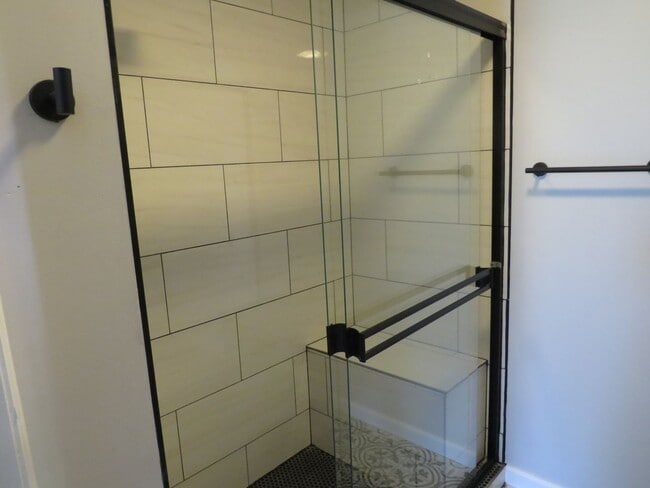 Building Photo - 3 Bedroom 2 Bath Home