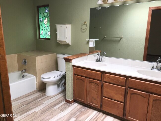 Building Photo - 1392 Adabel Dr