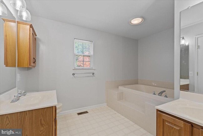 Building Photo - 710 Miriam Ln