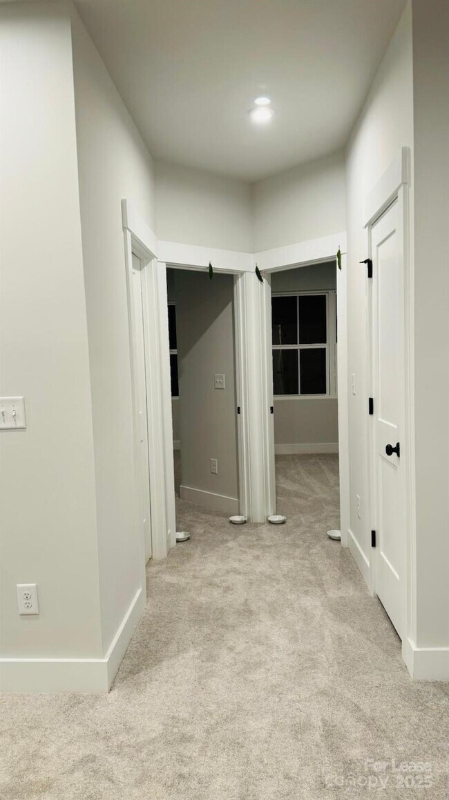 Building Photo - 9508 Munsing Dr