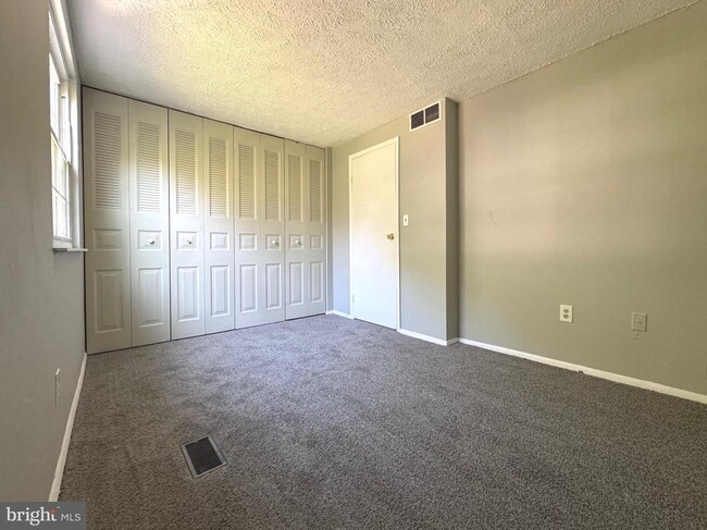 Building Photo - 95 Stillwood Cir