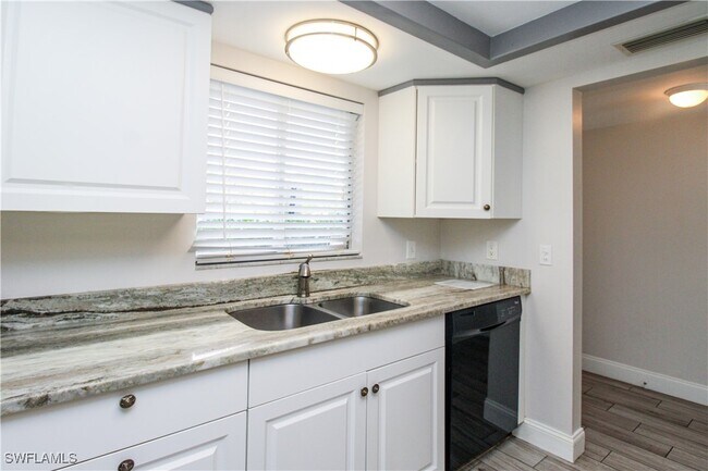 Building Photo - 5635 Rattlesnake Hammock Rd