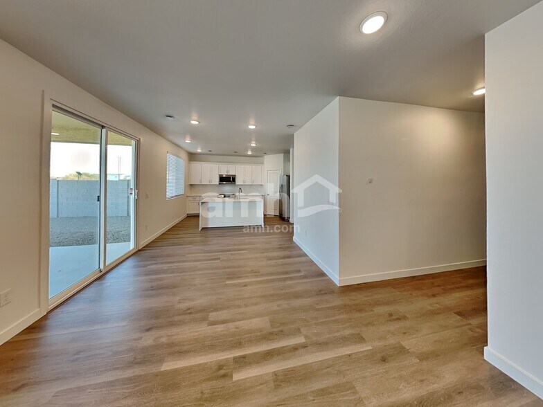 Building Photo - 4621 S 97th Dr