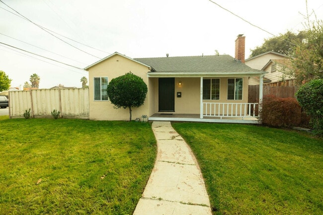 Building Photo - 240 E Hedding St