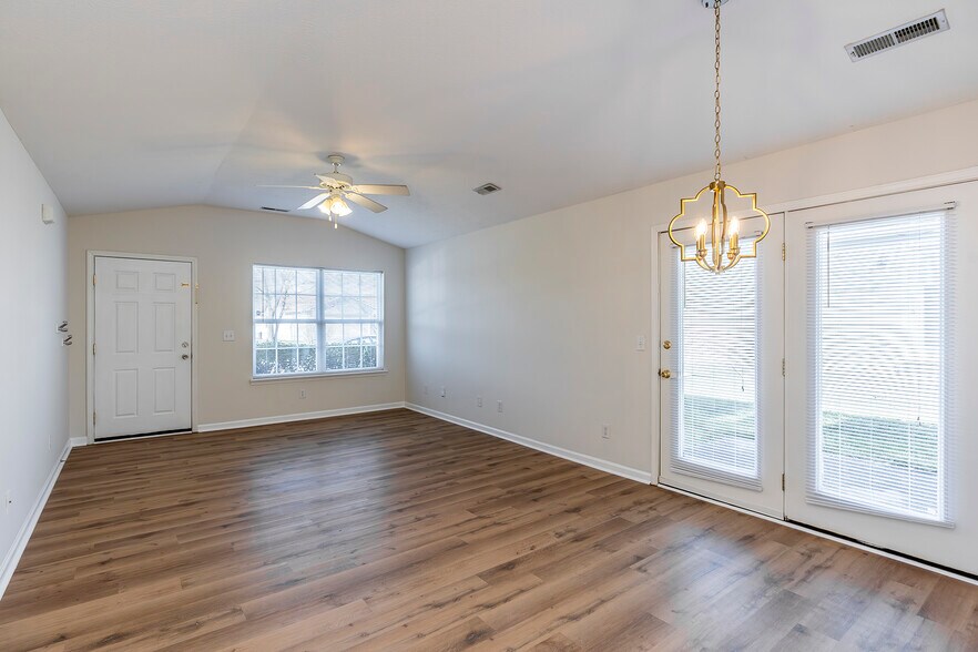 Building Photo - 405 Cricket Ln