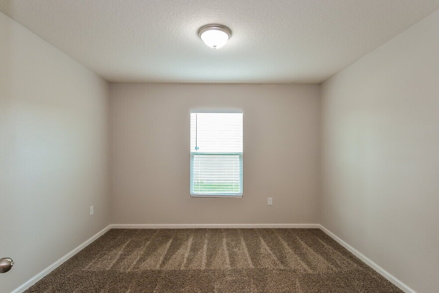 Building Photo - 6780 Sandle Dr