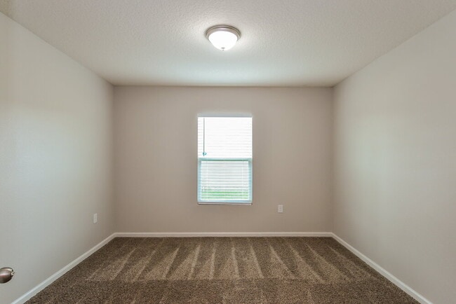 Building Photo - 6780 Sandle Dr