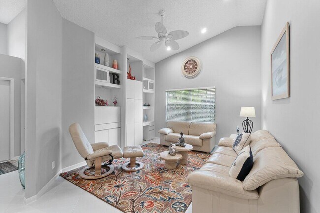 Building Photo - 7916 Coral Pointe Dr