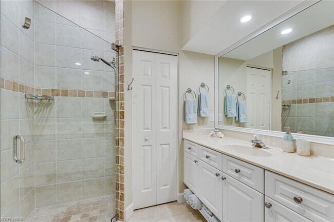 Building Photo - 14734 Glen Eden Dr