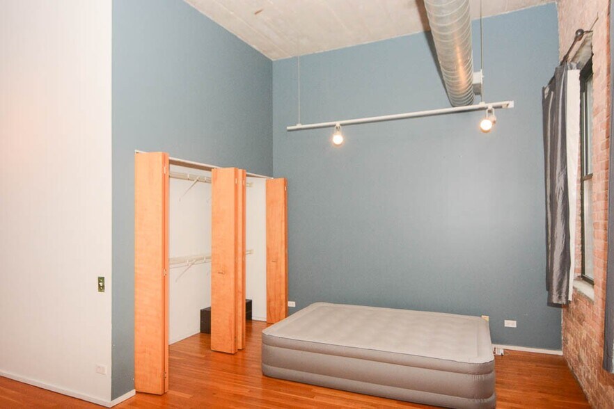 Building Photo - 110 N Peoria St
