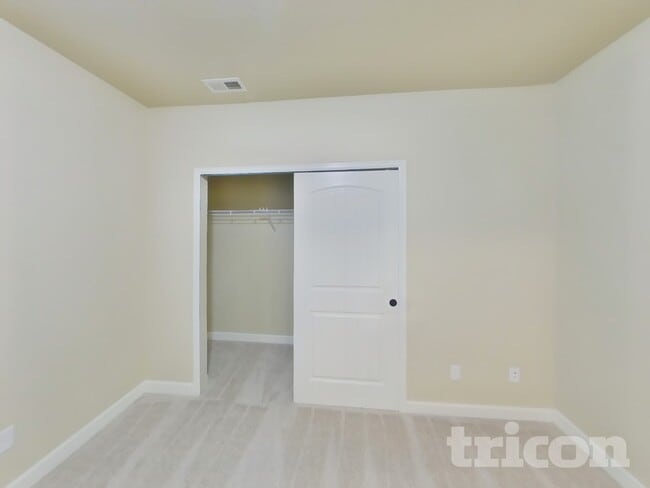 Building Photo - 7847 Dutch Loop