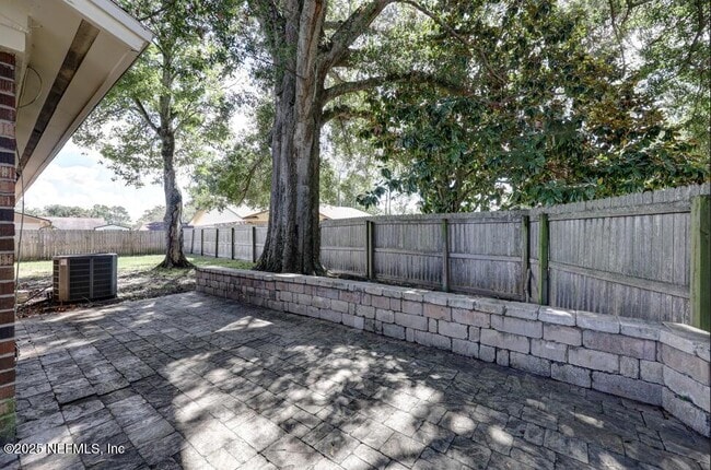 Building Photo - 4150 Lazy Hollow Ln N