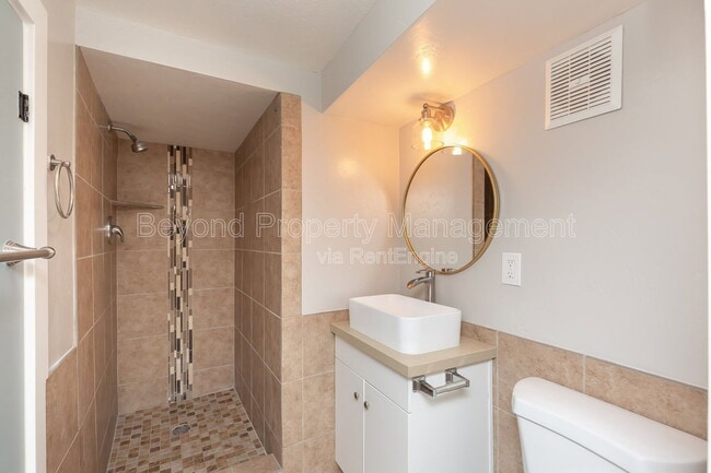 Building Photo - 5464 Gilbert Dr