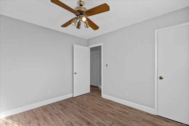 Building Photo - 215 Union Ave