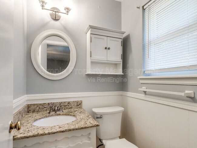 Building Photo - 2711 Ridgeview Dr