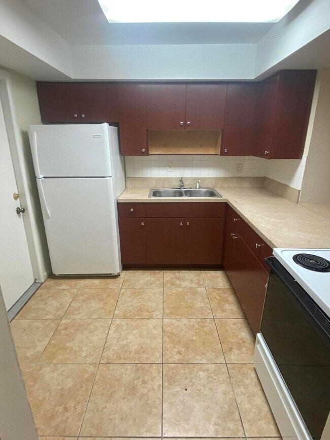 Building Photo - 7931 SW 10th St