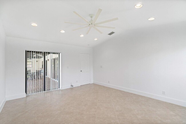 Building Photo - 21155 Shady Vista Ln